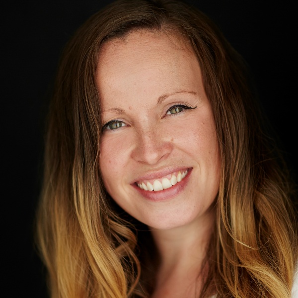 Laura Saunders